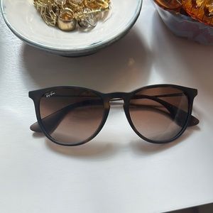 Women’s brown Tortoise shell raybans
